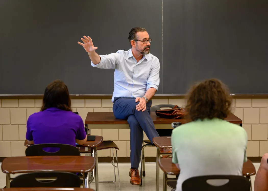 John Gibson teaching Philosophy in Dialogue in Bingham Humanities.